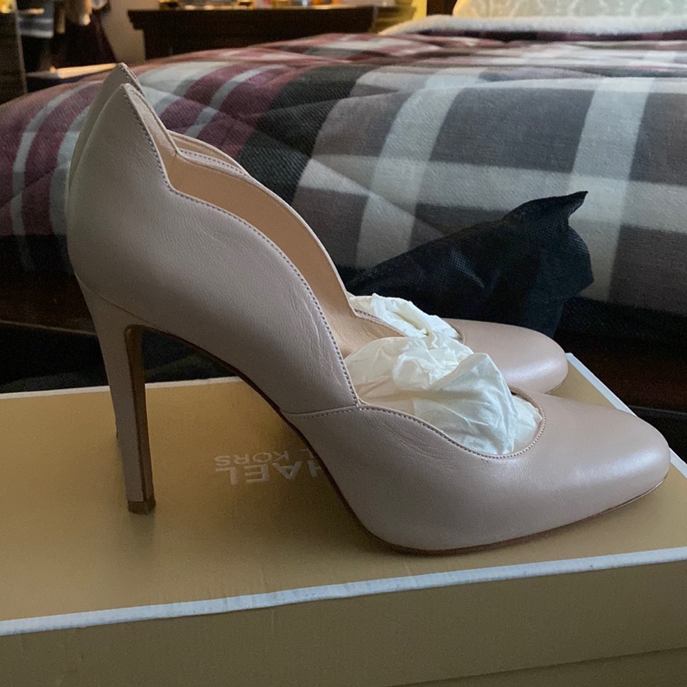Italian Pair of high heel Shoes  color NUDE, Size 7.5/8 European Size.